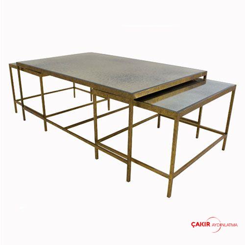 طاولة قهوة جوناثان نيستينغ من أولي ستوديو باللون الذهبي العتيق