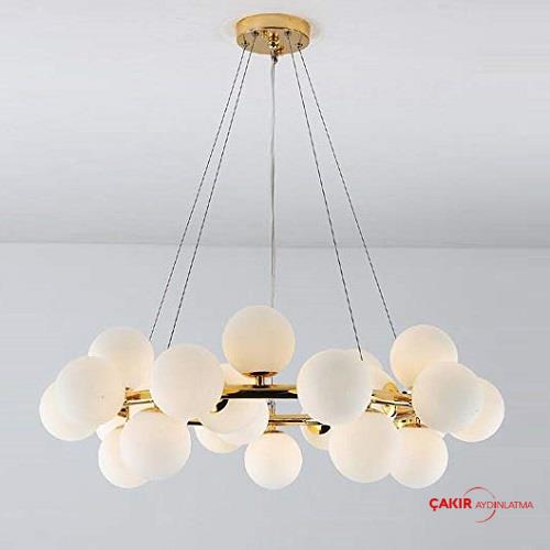 ثريا زخرفية على شكل كرة بتصميم حديث مع تفاصيل ذهبية