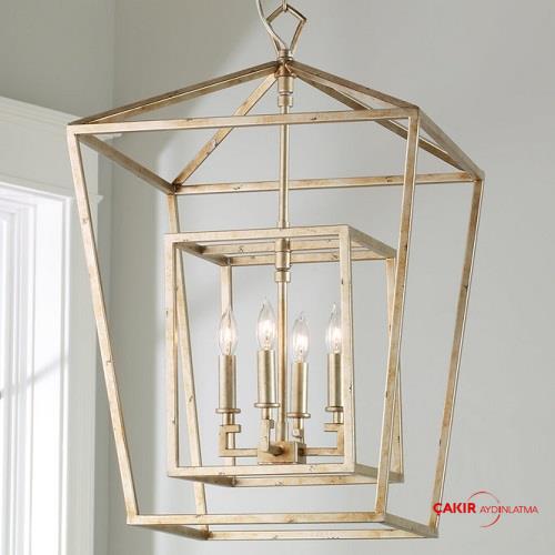 ثريا على شكل فانوس مع إطار من الخشب المزخرف